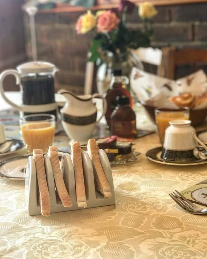 Woodpeckers Cottage B&B Pett 외부 사진
